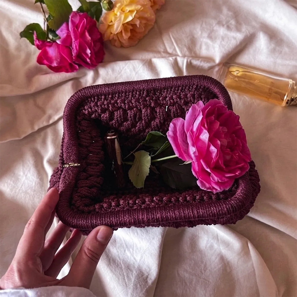 Pochette nuage au crochet avec fermoir métallique caché – bordeaux