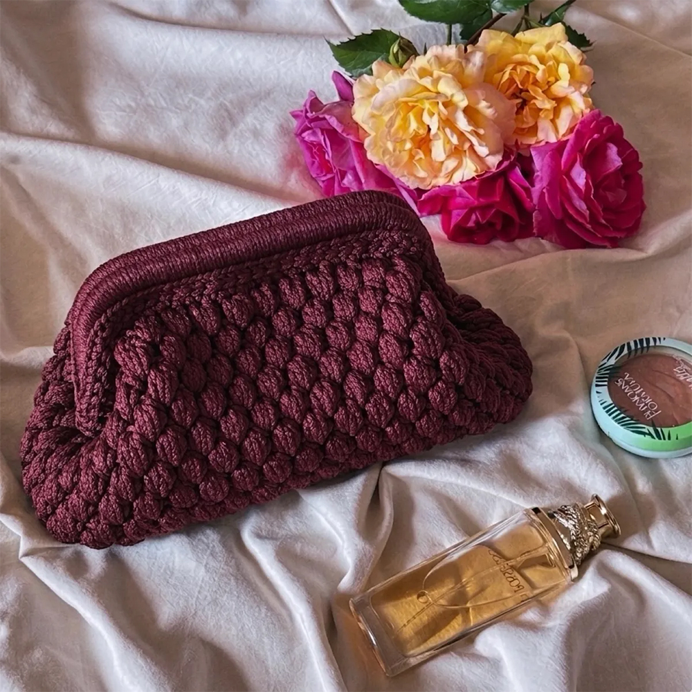 Crochet Cloud Clutch with Hidden Metal Locker - Burgundy_0003_f50de0