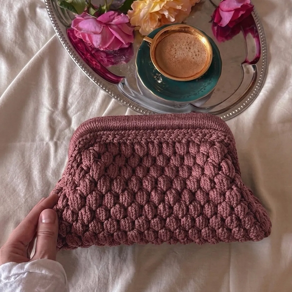 Crochet Cloud Clutch with Hidden Metal Locker - Dusty pink_0001_9490c2